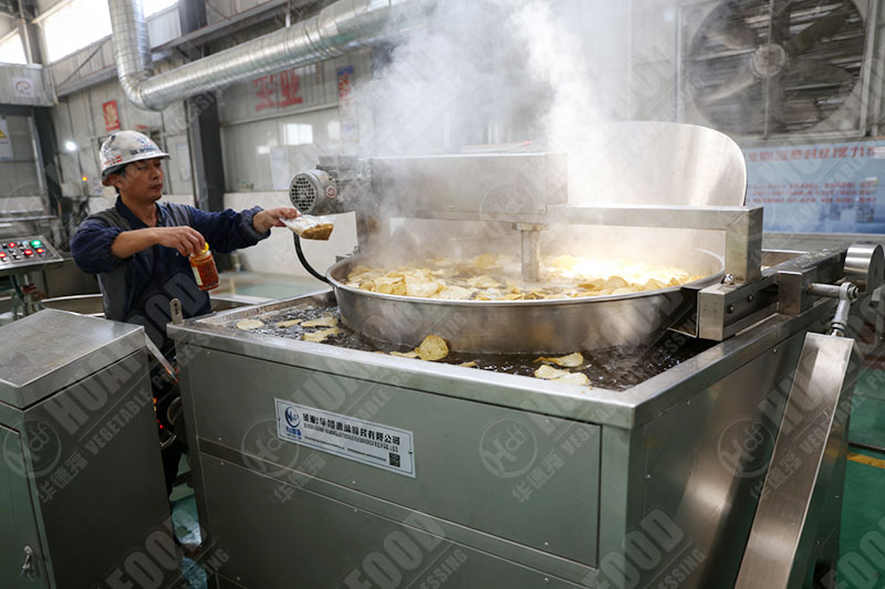 Potato chips deep frying machine details in factory